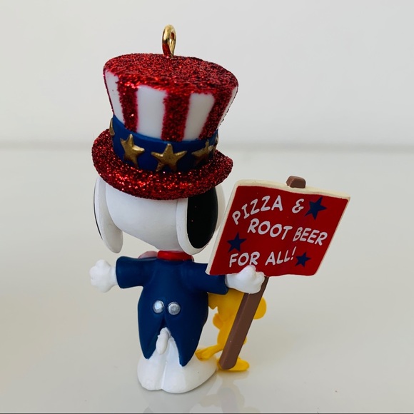 2004 Hallmark Peanuts Snoopy Ornament - Picture 3 of 9
